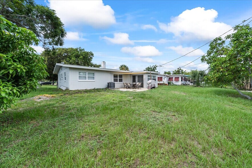 Building Photo - 1610 Glen Haven Dr