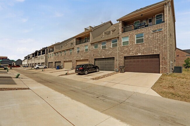 Building Photo - 1914 Melinda Ln