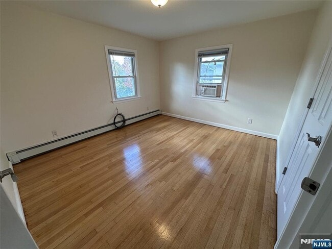 Building Photo - 368 New St