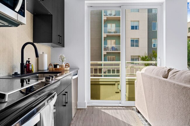 Building Photo - 617 N 12th St