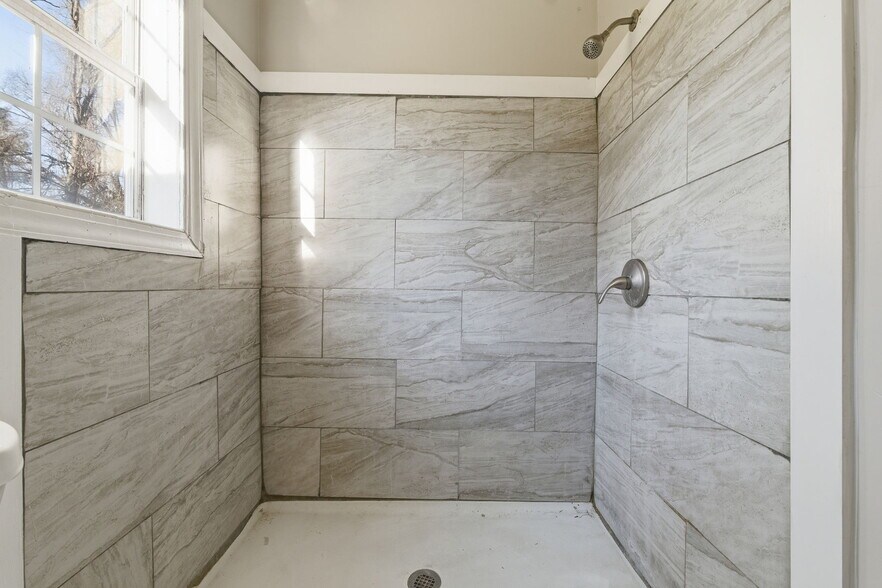 Building Photo - 320 Old Pne Hl Rd