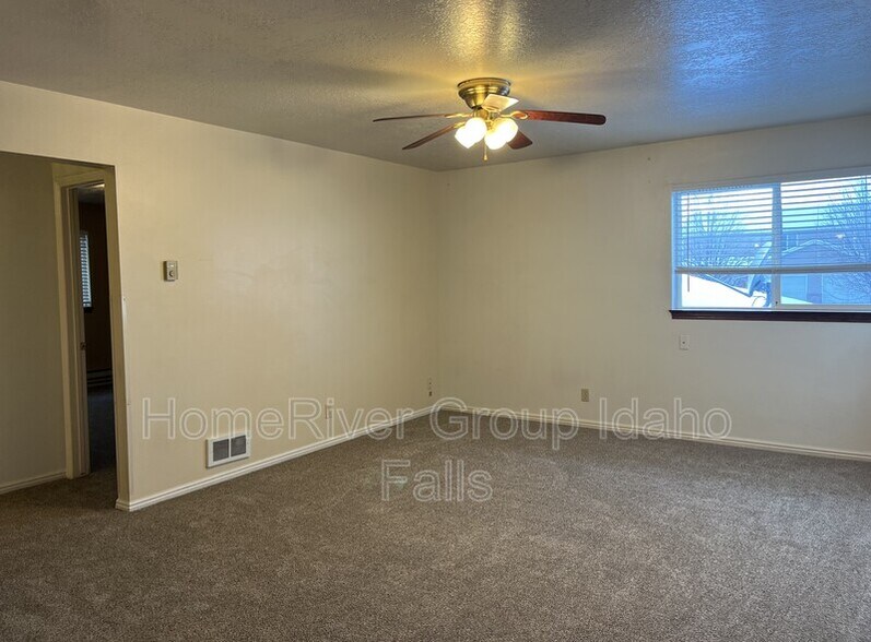 Building Photo - 2080 Meppen Dr
