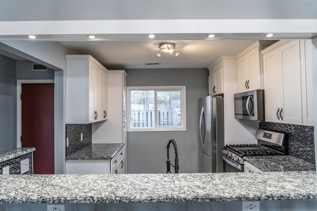 Building Photo - 109 Mallard Cove