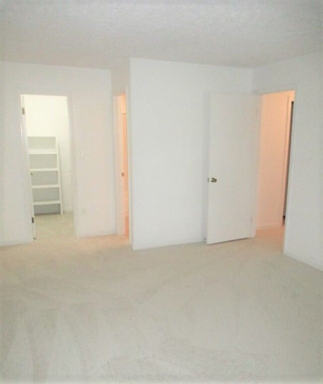 Building Photo - Private And Spacious, Ground Level, 2 Bedr...