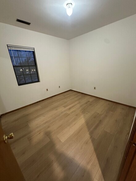 Building Photo - 1747 E 2nd St