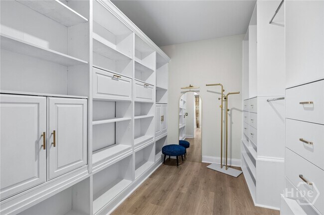 Building Photo - 241 Ridgewood Park Dr S