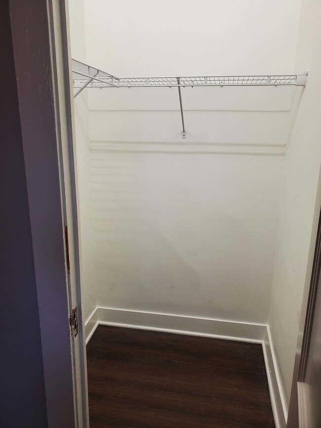 Building Photo - 1322 W Ardmore Ave