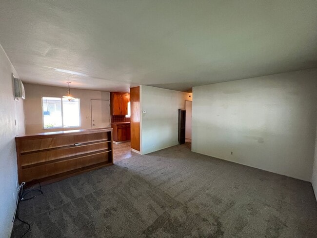 Building Photo - Single story one bedroom unit with covered carport!