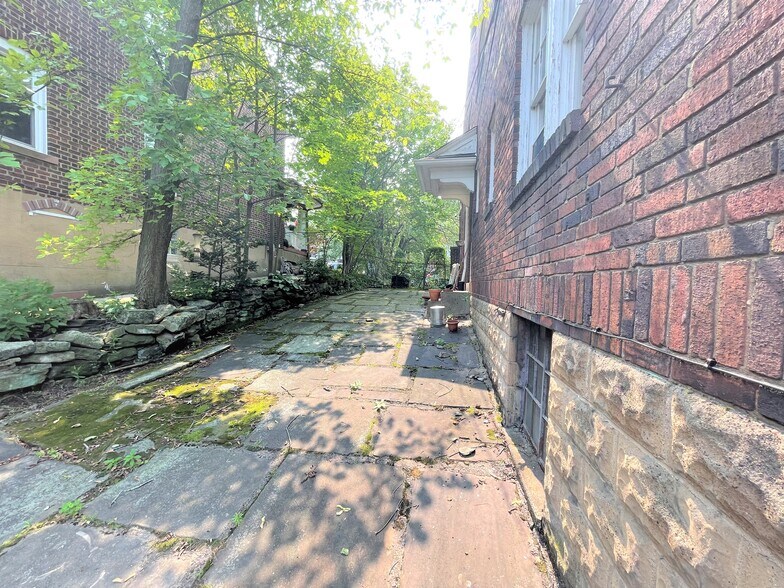 Building Photo - 1405 Severn St