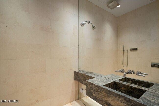 Building Photo - 50 W Palm Ln