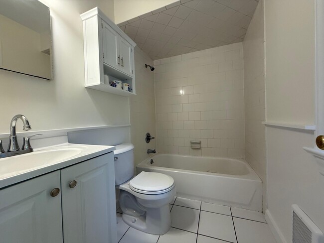 Building Photo - 106 Roe Ln