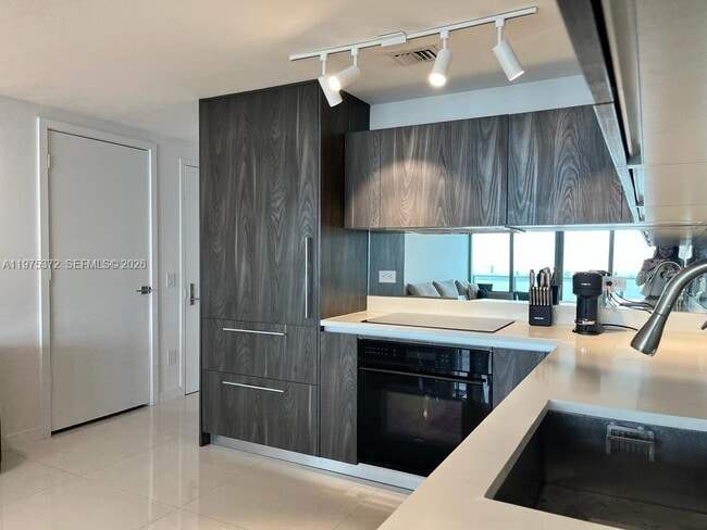 Building Photo - 3131 NE 7th Ave