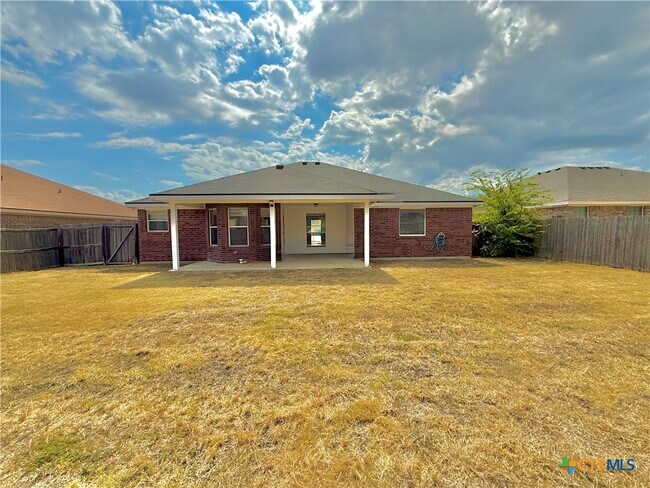 Building Photo - 2409 Vernice Dr