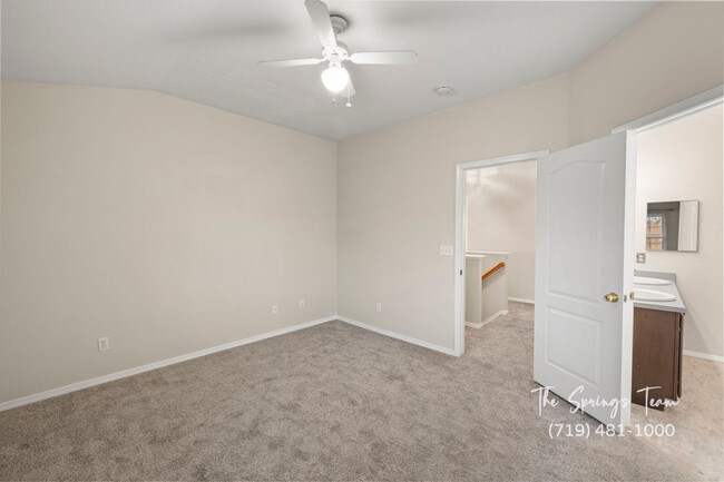 Building Photo - Updated 3BD/3BA Fountain Home w/ A/C!