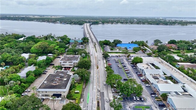 Building Photo - 8 Kingston Ct