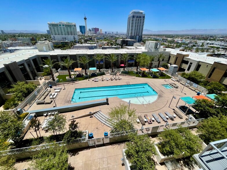 Building Photo - 353 E Bonneville Ave