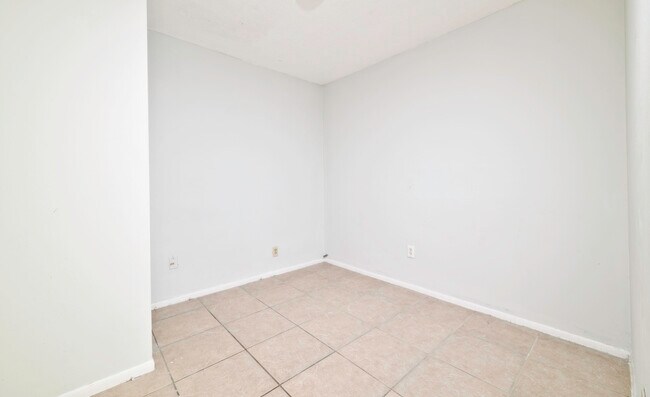 Building Photo - 2723 Griffin Rd