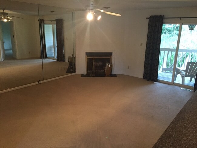 Building Photo - Beautiful Condo close to the oceanfront!!