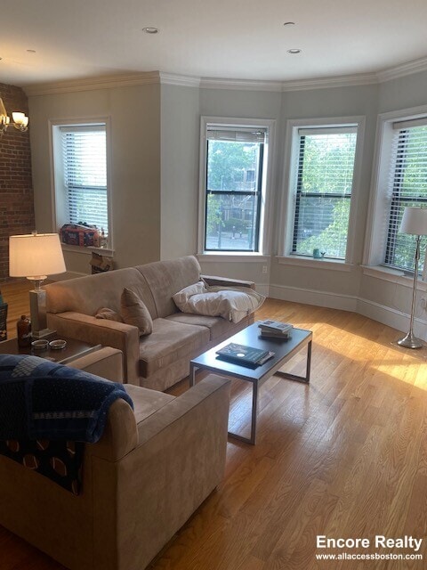 Building Photo - 1089 Beacon St