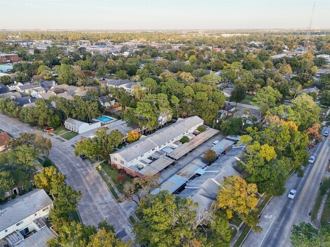 Building Photo - 9654 Westview Dr