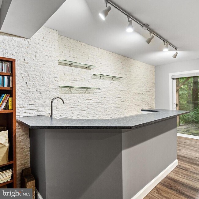 Building Photo - 3704 Oak Hill Way