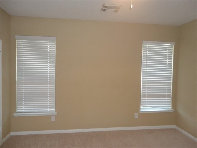 Building Photo - 1631 Laura Anne Dr