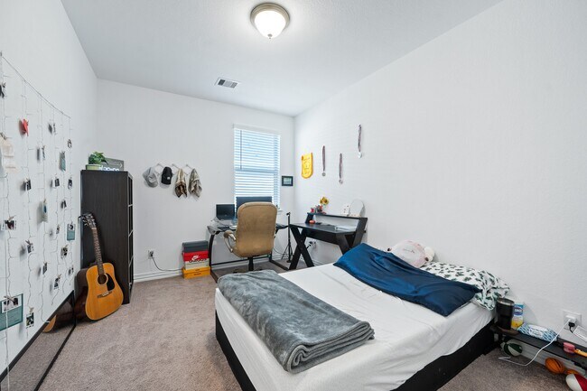 Building Photo - 31243 Conover Dr