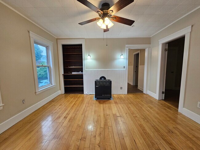 Building Photo - 120 Pilgrim Ave