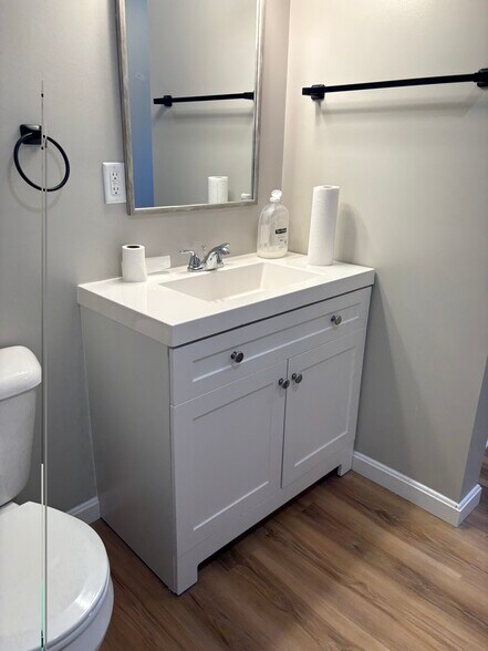 Building Photo - 598 Main St