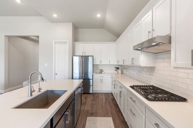 Building Photo - 16147 Sapphire Crst Dr