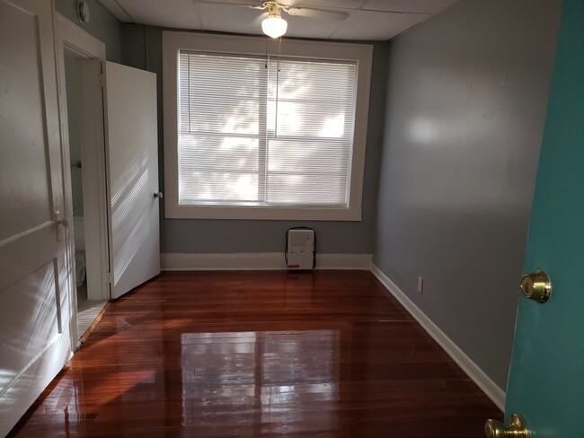 Building Photo - 304 N Westland Ave