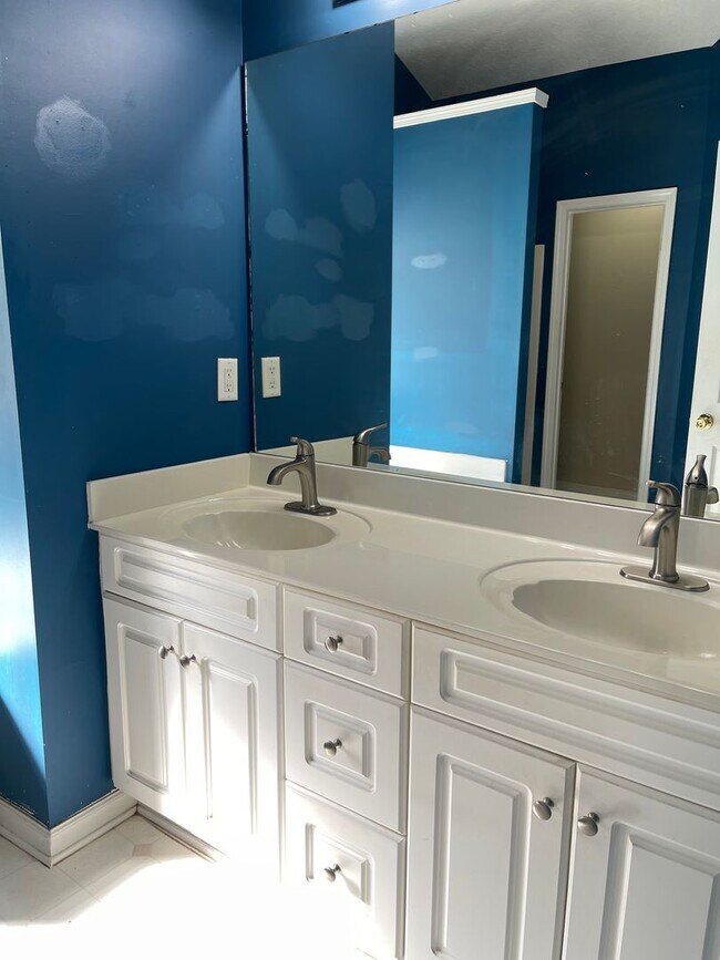 Building Photo - Ranch on full basement