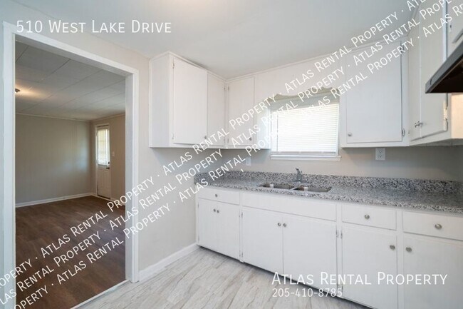 Building Photo - 510 W Lake Dr