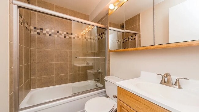 Building Photo - 4343 N Clarendon Ave