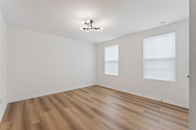 Building Photo - 756 Steerview St