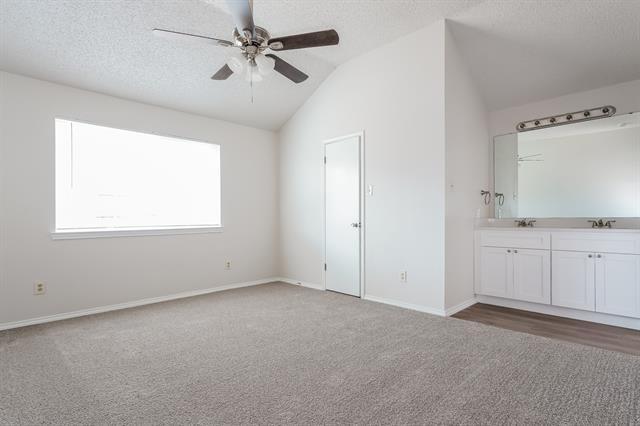 Building Photo - 900 Blewitt Dr