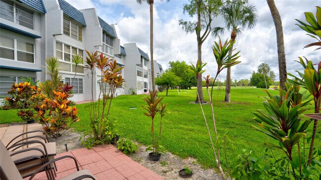 Building Photo - 7787 Golf Cir Dr