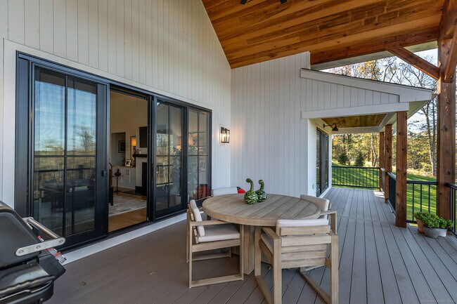 Building Photo - 42 Pond Ridge Rd