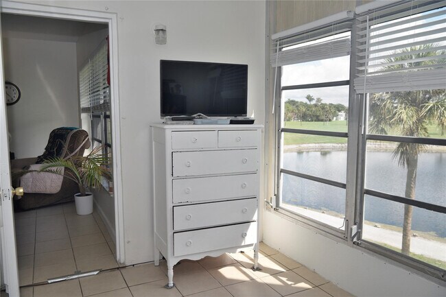 Building Photo - 7807 Golf Cir Dr