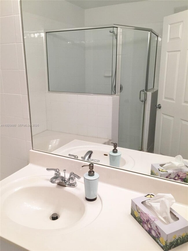 Building Photo - 8940 NE 8th Ave