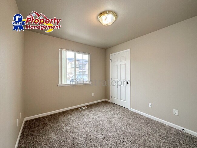 Building Photo - 10151 W Garverdale Ln