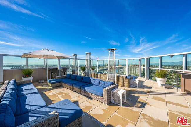 Building Photo - 13700 Marina Pointe Dr