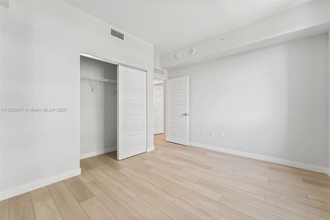 Building Photo - 555 NE 8th St