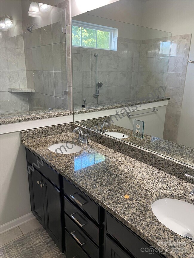 Building Photo - 4221 Courtly Ln