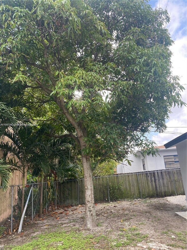 Building Photo - 4992 NW 18th Ave