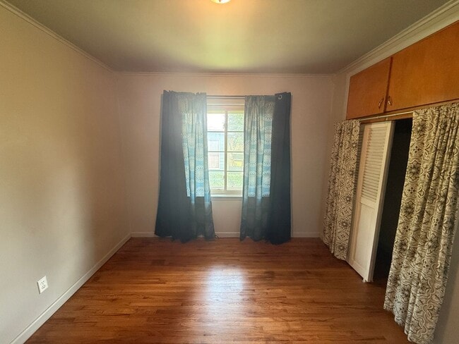 Building Photo - Stunning 3 bedroom, 1.5 Bath in Tulsa