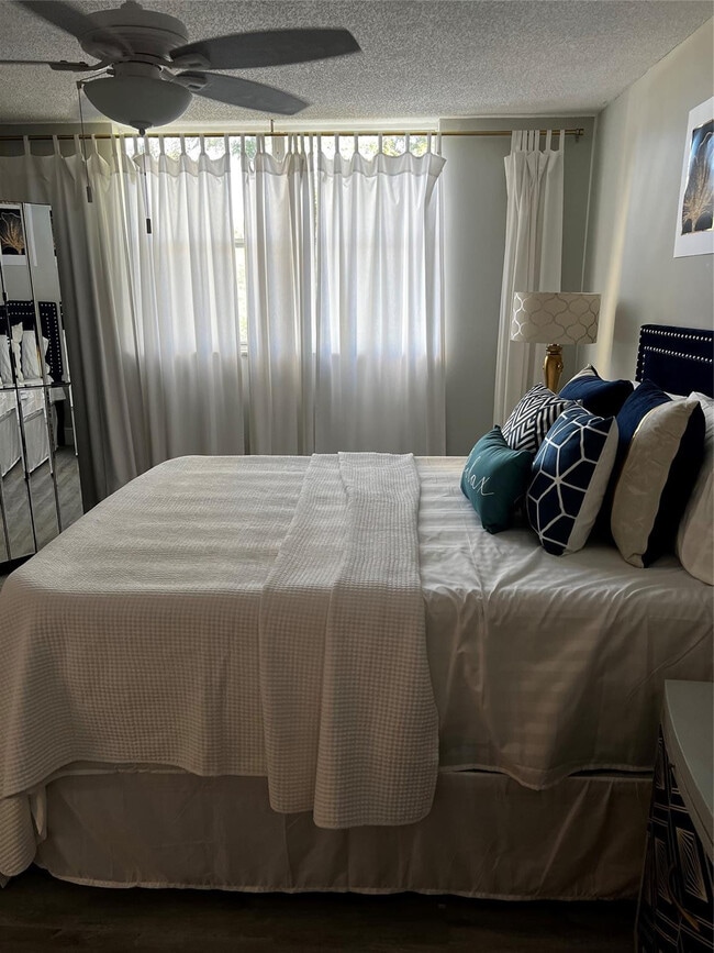 Building Photo - 9070 Lime Bay Blvd