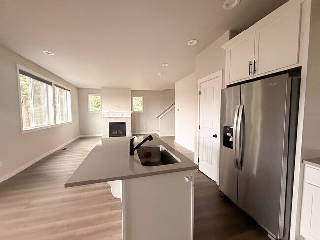 Building Photo - 5590 Mountain Quail Dr S