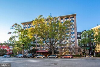 Building Photo - Dupont Circle One Bedroom W/Off Street Par...