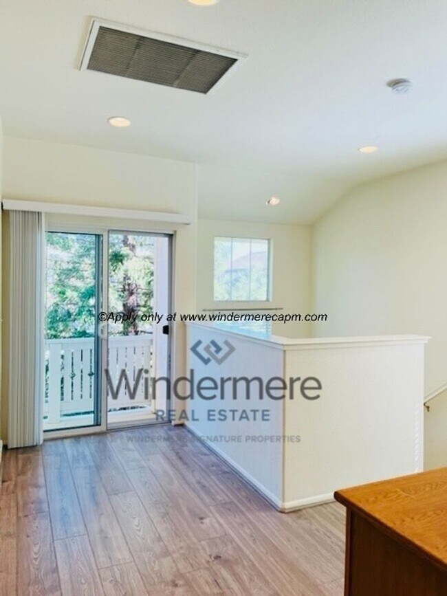 Building Photo - Spacious 3-bedroom with Updated Finishes and Prime Location!